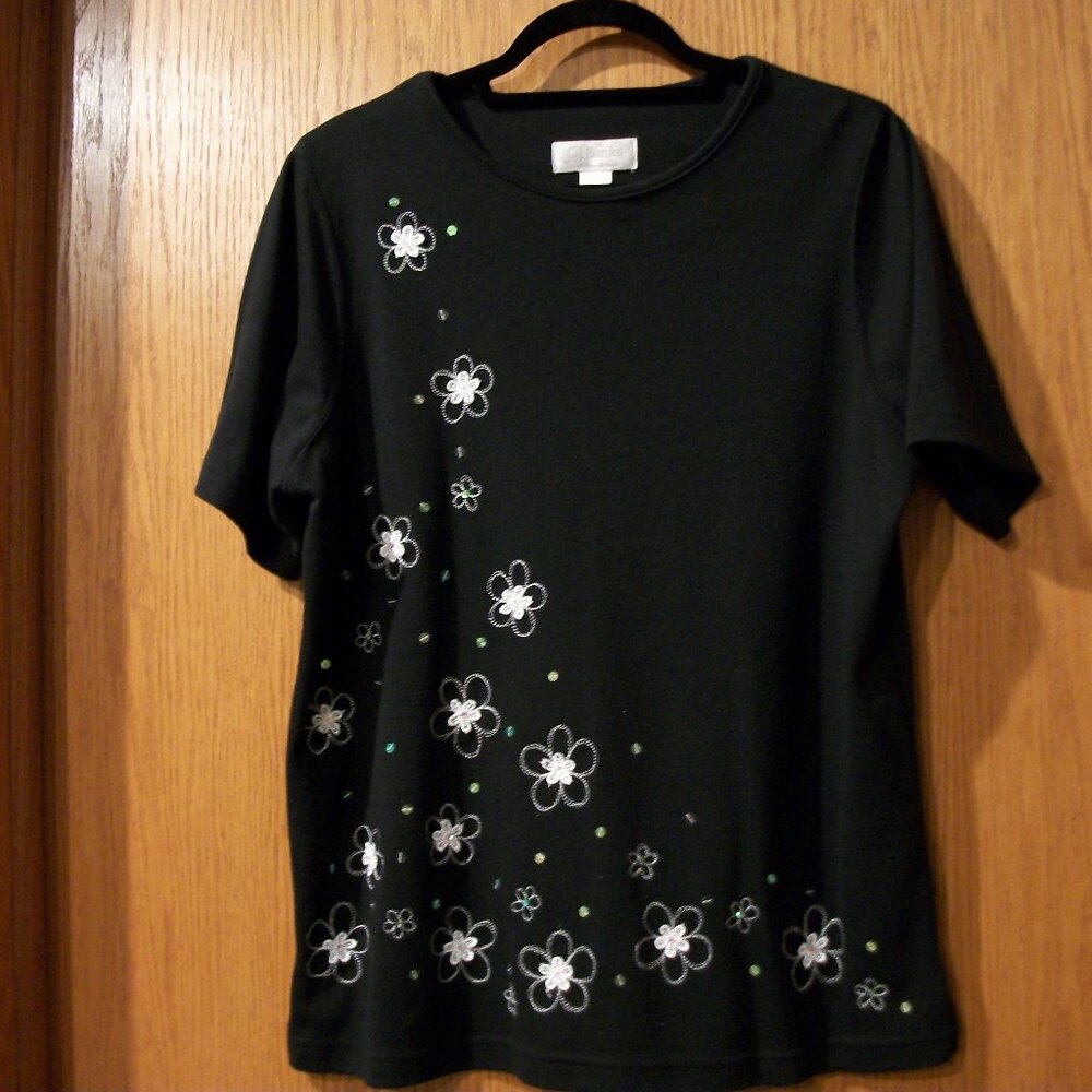 CJ Banks Sz X /14W  Black SS Knit Tee Floral Embroidery with Sequins